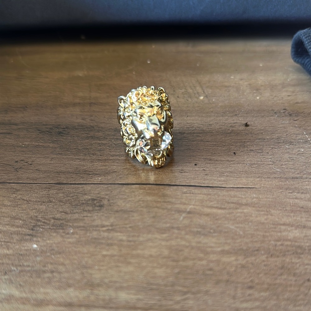 Gucci Gold Textured Jewelry Ring